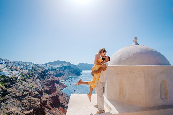 Santorini: Customized Private Photoshoot Walk in Oia - Key points at a glance