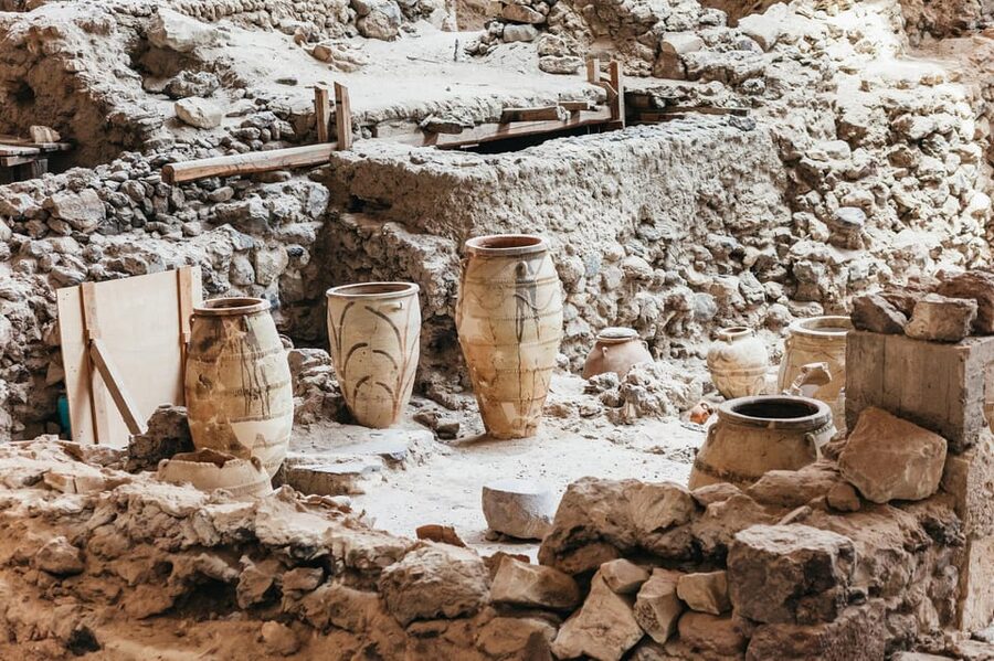Santorini: Experience Akrotiri with a Licensed Tour Guide - Why Akrotiri feels different from most ruins