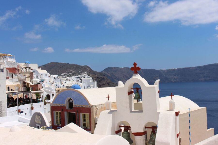 Santorini: Mesa Gonia, Pyrgos and Oia Tour - Oia at sunset, the crowd-pleasing finish