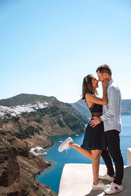 Santorini: Oia Private Couple Photoshoot with 35 Photos - Key things to know before booking