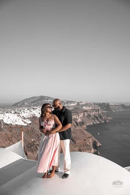 Santorini: Oia Private Couple Photoshoot with 35 Photos - Timing, weather, and comfort