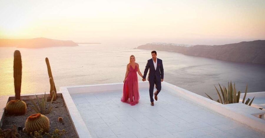 Santorini: Photo Shoot with a Private Vacation Photographer - Families, children, and large groups