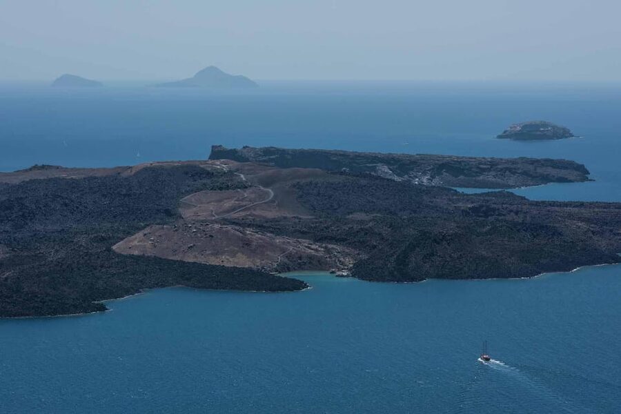 Santorini Port: 3 Hour Cruise to Volcano and Hot Springs - The optional Thirasia extension and longer departures