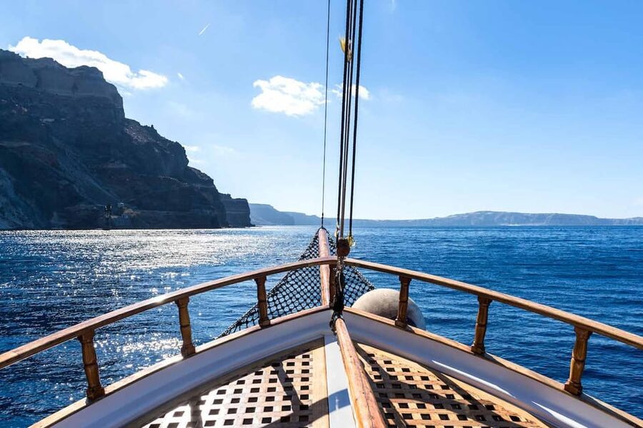 Santorini Port: 3 Hour Cruise to Volcano and Hot Springs - Crowd levels, comfort, and timing