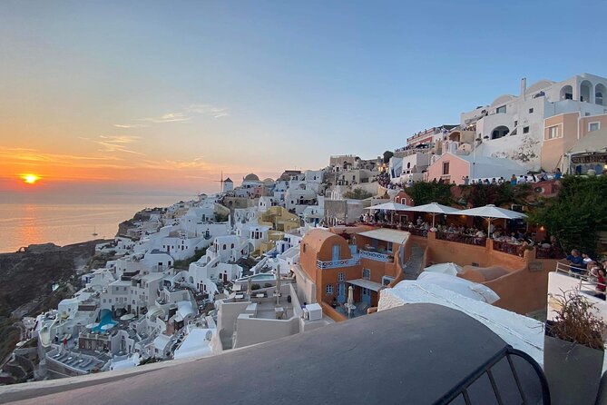 Santorini Private 5-Hour Tour with Local Guide & Sunset in Oia - A private way to see Santorini in one day