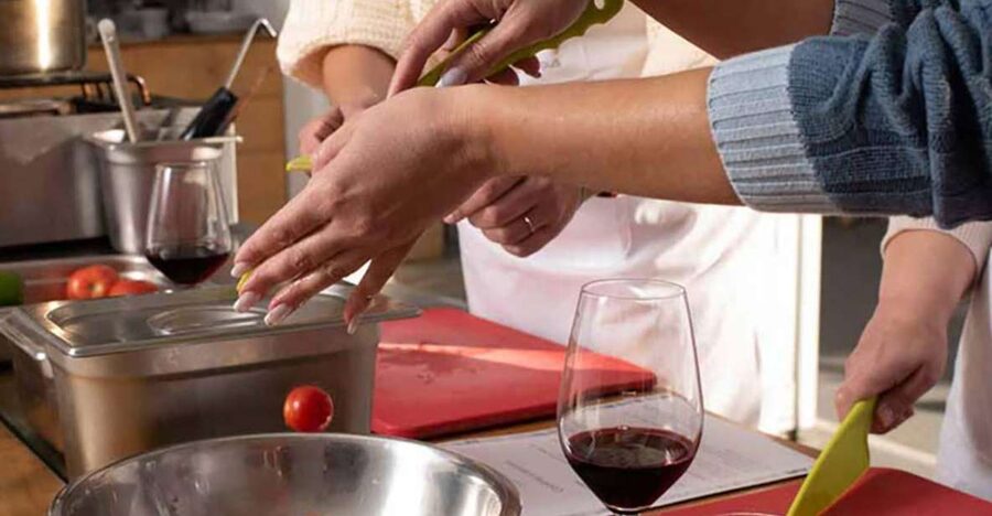 Santorini: Private Cooking Class and Wine Tasting Tour - Understanding Assyrtiko, Nykteri, and Vinsanto