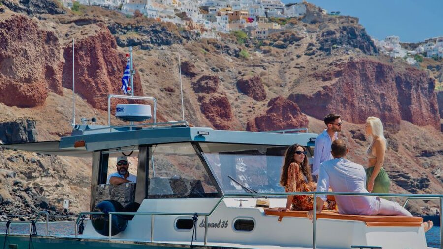 Santorini: Private Diamond 36 Motor Yacht Caldera Cruise - Lunch Served on the Yacht