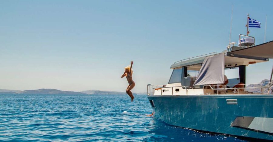 Santorini: Private Diamond 36 Motor Yacht Caldera Cruise - The Oia Sunset Option