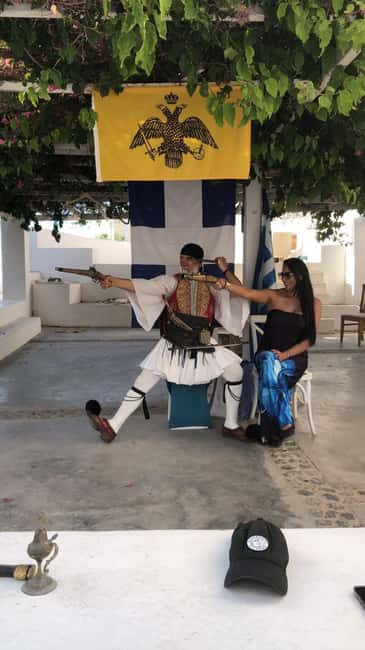 Santorini : Private Guided Highlights Tour - What your guide adds to the experience