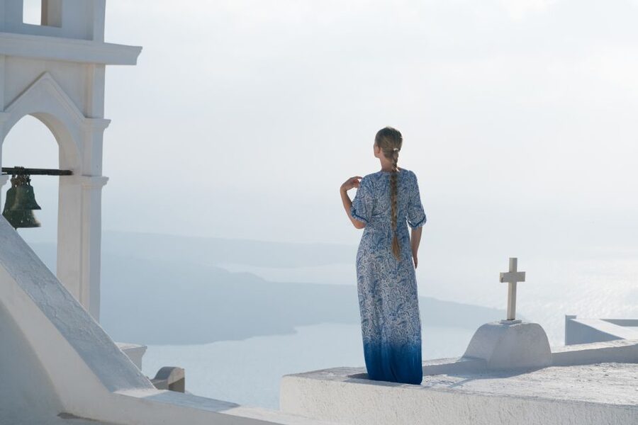 Santorini: Private Photo Shoot in Fira or Imerovigli - Best preparation for natural-looking pictures