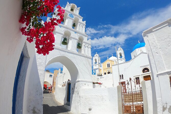Santorini Private sightseeing land tours - Oia first for the classic Santorini views