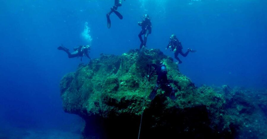 Santorini: Scuba Diving Experience for Beginners - From Oia’s Post Office square to Amoudy Bay