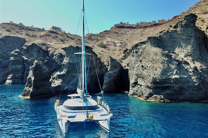 Santorini: Standard Small-Group Catamaran Cruise with Food/Drinks - Crew Service, Group Size, and Onboard Comfort