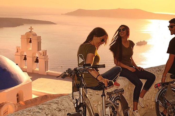 Santorini Tour on Electric Bikes & Scooters - Finding the caldera viewpoint