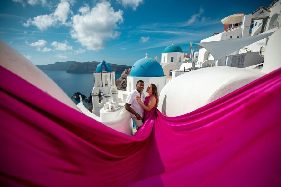 Santorini: Unique Flying Dress Photoshoot Experience - The route from the Fira bus stop to Oia