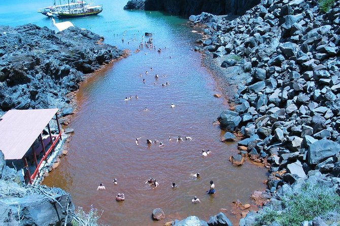 Santorini Volcanic Islands Cruise: Volcano,Hot Springs,Thirassia and Oia Sunset - Boat Comfort, Group Size, and Guide Service