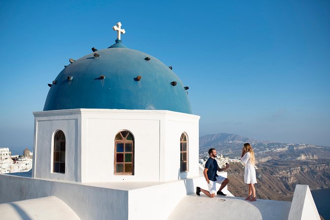 Santorini Walking Tour with a Personal Photographer - Photo delivery, editing, and how to protect your expectations