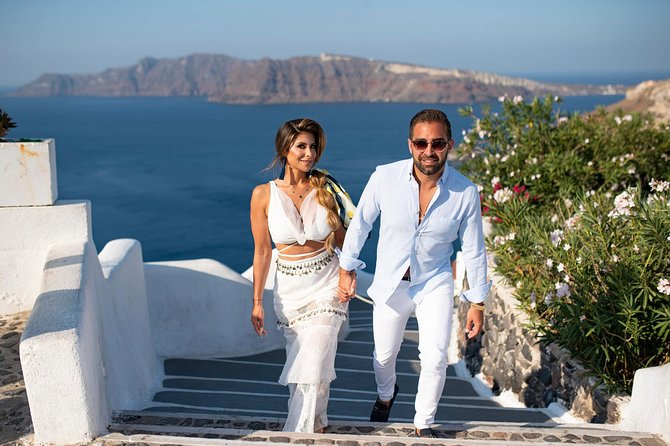 Santorini Walking Tour with a Personal Photographer - Who should book this experience?