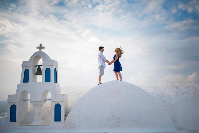Santorini Walking Tour with a Personal Photographer - Oia in the morning: classic Santorini scenery