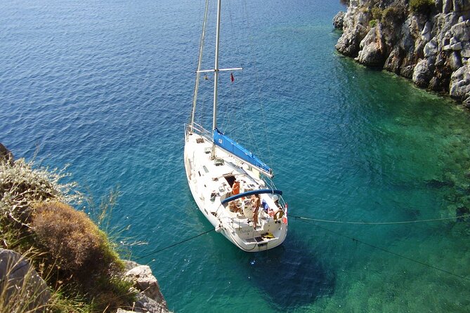 Single day Sail boat cruise with swimming, snorkeling, drinks and lunch - What the $116.11 price really covers