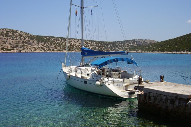 Single day Sail boat cruise with swimming, snorkeling, drinks and lunch - Snorkeling with equipment provided