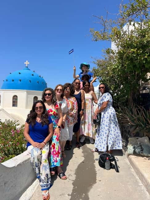Small-Group Tour: Best of Santorini - Oia in 80 minutes: famous views with a clock