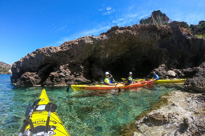 Sounio Sea Kayak Tour to the Temple of Poseidon full program - Getting ready for the first paddle