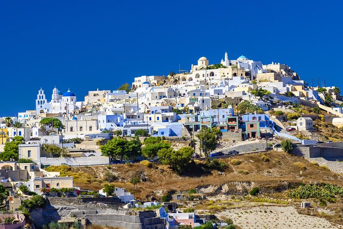 Sunset In Oia & Traditional Villages Bus Tour - Pyrgos and the walk toward the old capital