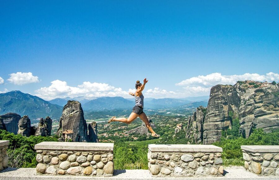 Thessaloniki: Full-Day Bus Trip to Meteora - First sight of Meteora: stone pillars and cliff-top monasteries