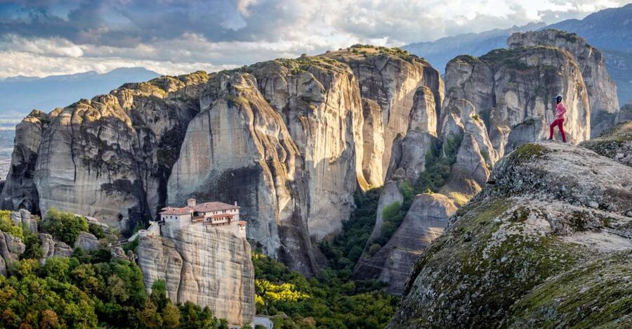 Thessaloniki: Full-Day Meteora Monasteries Tour - The 9:30 bus from Thessaloniki to Trikala