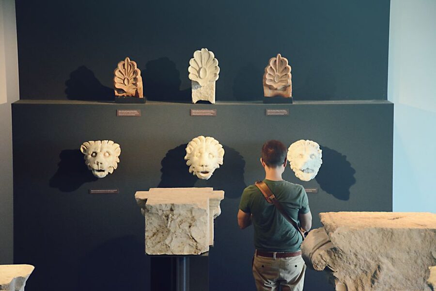 Thessaloniki: Vergina and Pella Day Trip - Lunch in Vergina, then the New Museum of Aigai