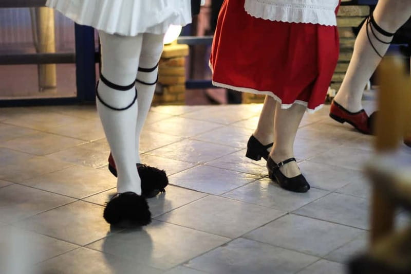 Traditional Greek Show in Plaka with Dinner - A Greek evening that begins before dinner