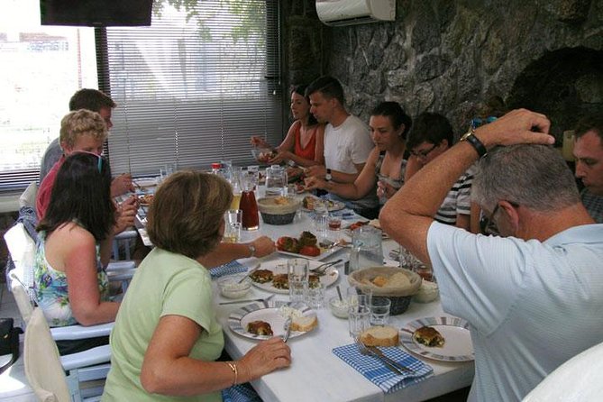 Traditional Lunch or Dinner with Drinks in Mykonos - What the Mykonian Spiti experience is really about