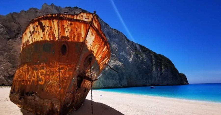Zakynthos: early morning Shipwreck,Blue Caves and view point - The cliff viewpoint gives you the classic photograph