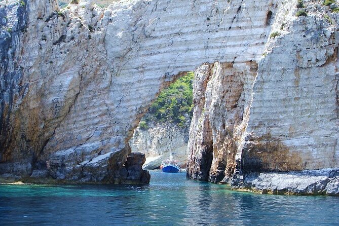 Zakynthos Half Day Tour to the Turtle Island, Cameo & Keri Caves - How the transport and boat arrangements affect the experience