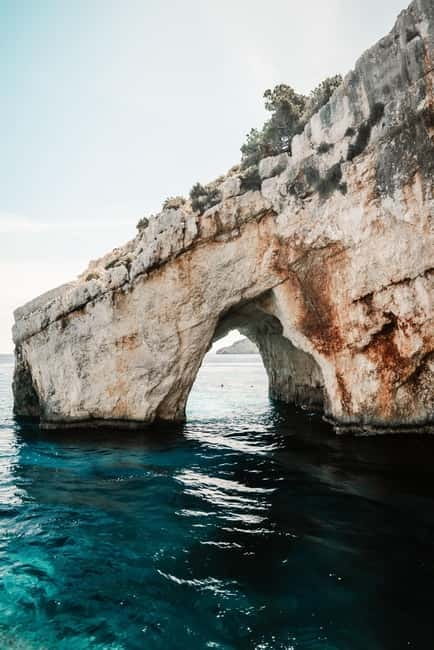 Zakynthos: Shipwreck, Blue Caves and Xigia Natural Spa Tour - The Shipwreck viewpoint gives you the classic Zakynthos image